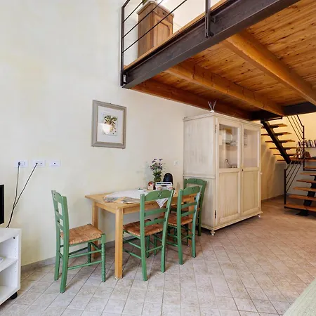 Pesco La Ferla Apartment *